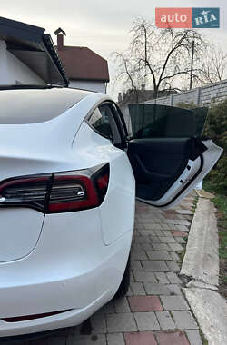 Седан Tesla Model 3 2021 в Киеве