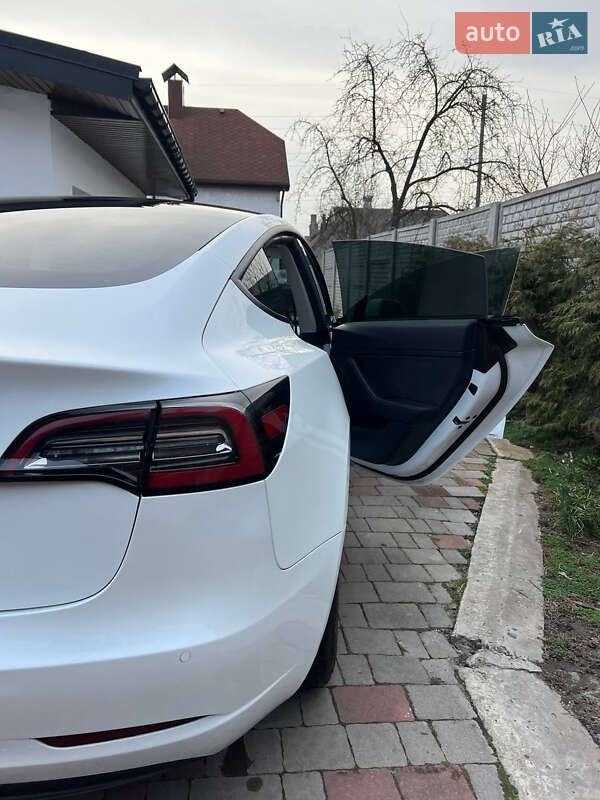 Седан Tesla Model 3 2021 в Киеве