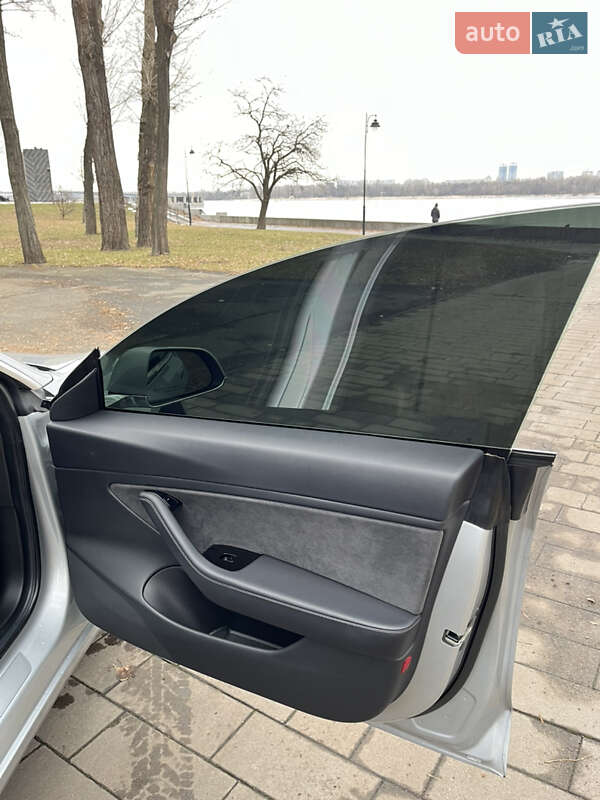 Седан Tesla Model 3 2018 в Києві