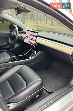 Седан Tesla Model 3 2018 в 