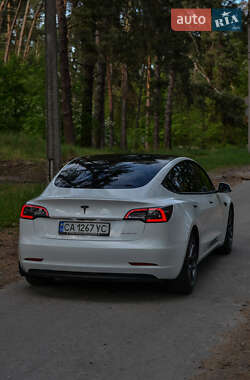 Седан Tesla Model 3 2021 в 