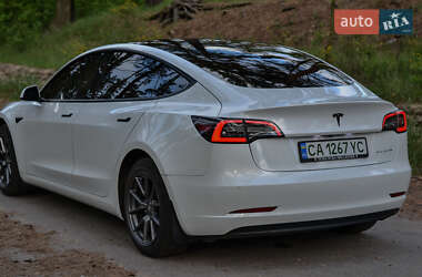 Седан Tesla Model 3 2021 в 