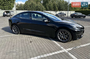 Седан Tesla Model 3 2022 в 