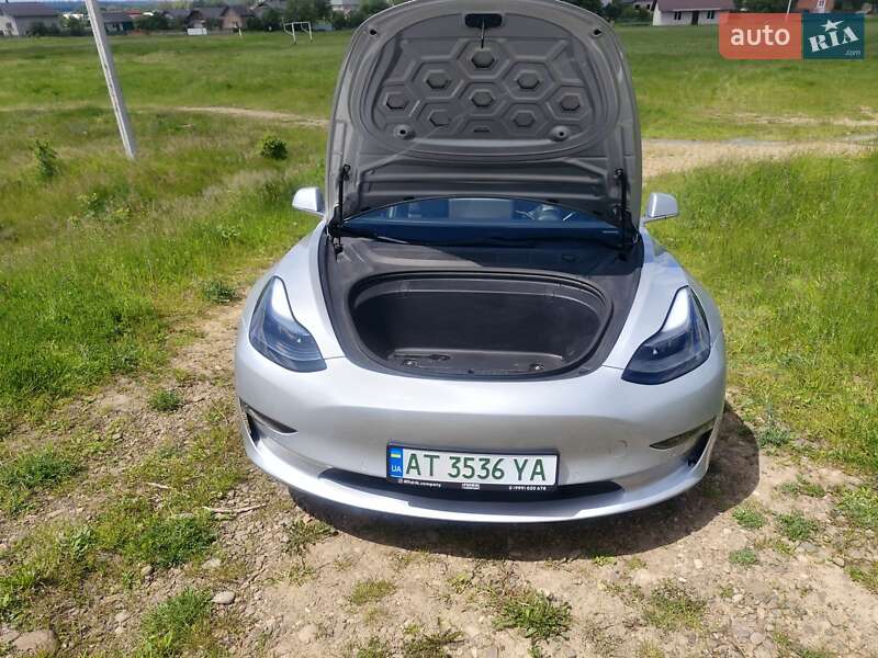 Седан Tesla Model 3 2018 в Івано-Франківську