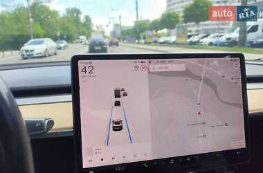 Седан Tesla Model 3 2018 в 