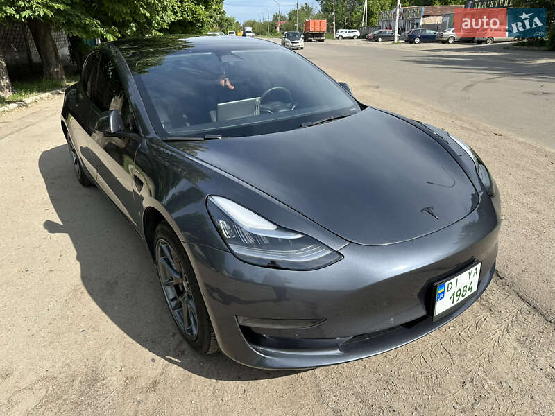 Седан Tesla Model 3 2022 в Сумах