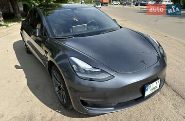 Седан Tesla Model 3 2022 в 