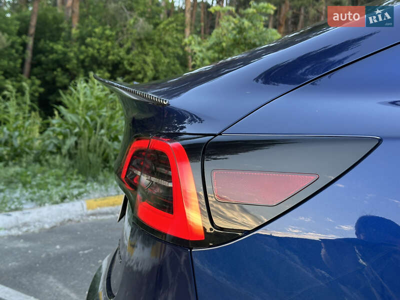Седан Tesla Model 3 2021 в Києві