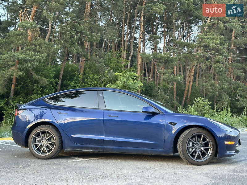 Седан Tesla Model 3 2021 в Києві