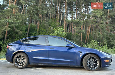 Седан Tesla Model 3 2021 в 