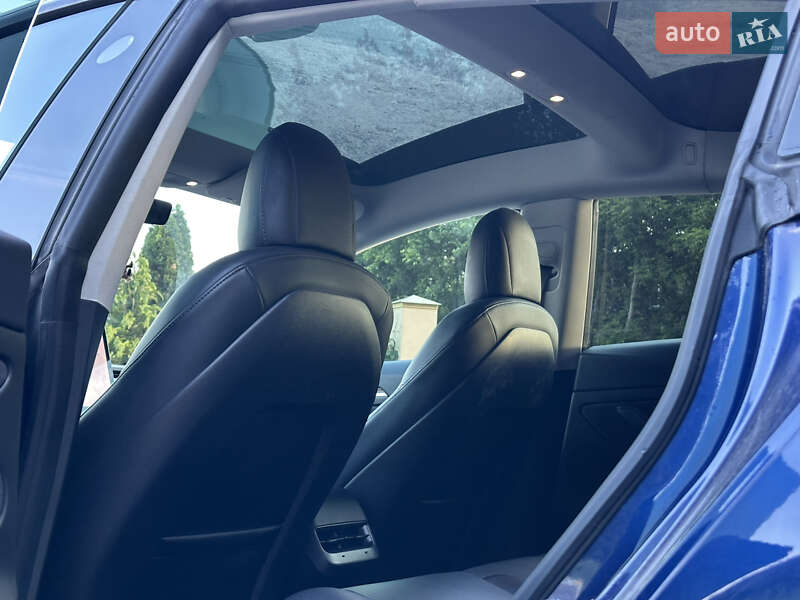 Седан Tesla Model 3 2021 в Києві