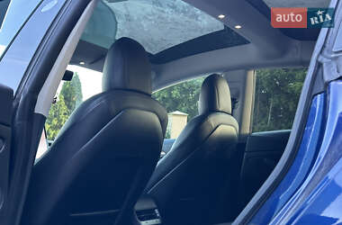 Седан Tesla Model 3 2021 в 