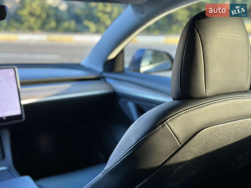 Седан Tesla Model 3 2021 в Києві