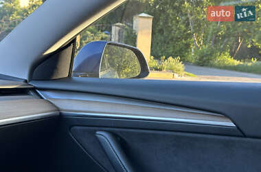 Седан Tesla Model 3 2021 в 