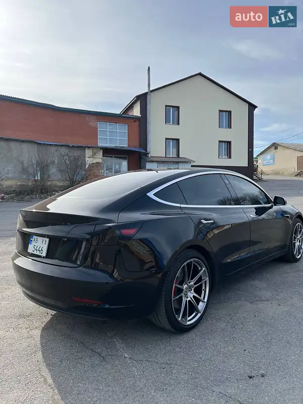 Седан Tesla Model 3 2019 в 