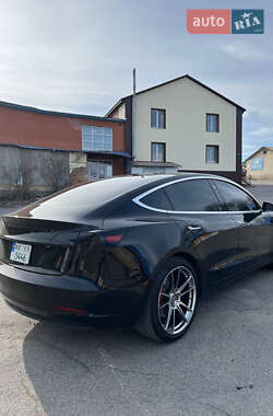 Седан Tesla Model 3 2019 в 
