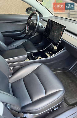 Седан Tesla Model 3 2019 в 