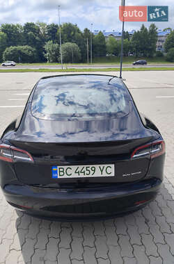 Седан Tesla Model 3 2023 в 
