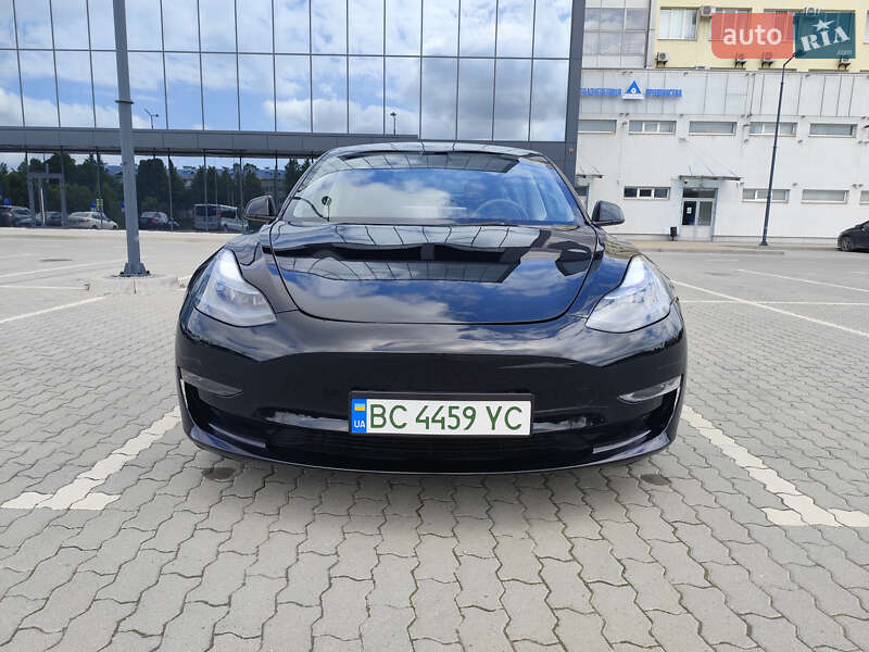 Седан Tesla Model 3 2023 в Львове