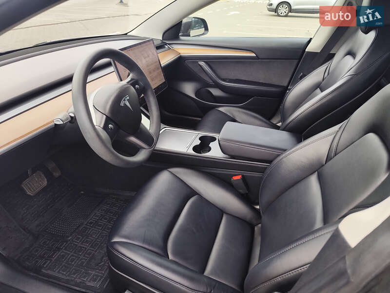 Седан Tesla Model 3 2023 в Львове