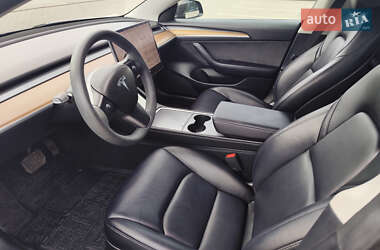 Седан Tesla Model 3 2023 в 