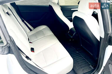 Седан Tesla Model 3 2021 в 