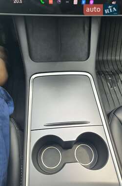 Седан Tesla Model 3 2021 в 
