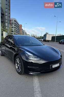 Седан Tesla Model 3 2021 в Киеве