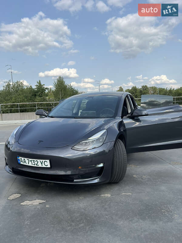 Седан Tesla Model 3 2022 в Києві