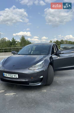Седан Tesla Model 3 2022 в 