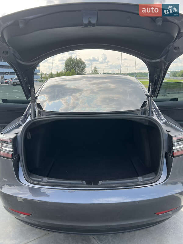 Седан Tesla Model 3 2022 в Києві