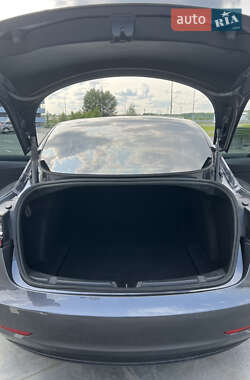 Седан Tesla Model 3 2022 в 