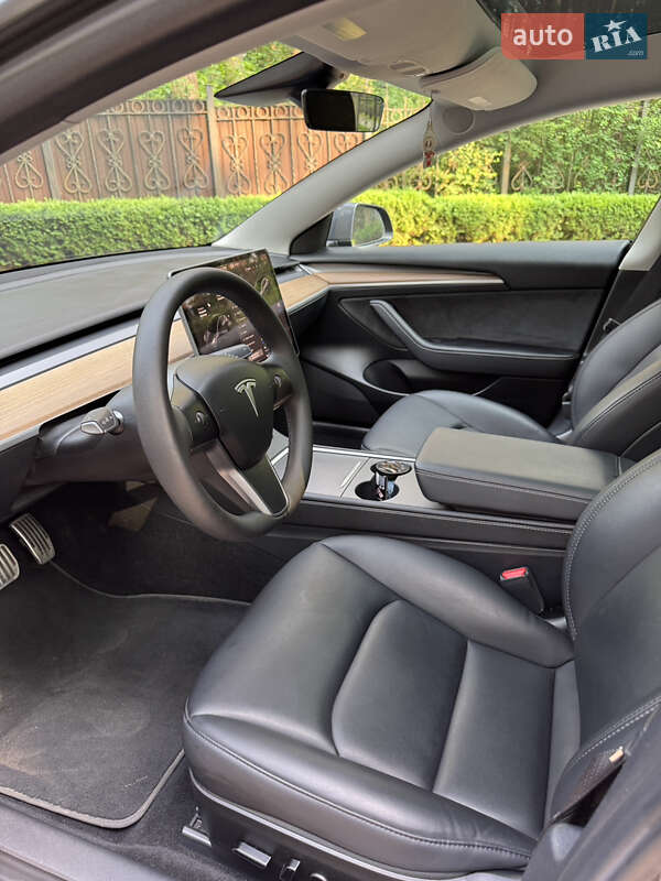 Седан Tesla Model 3 2023 в Киеве