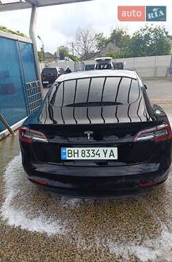 Седан Tesla Model 3 2022 в 