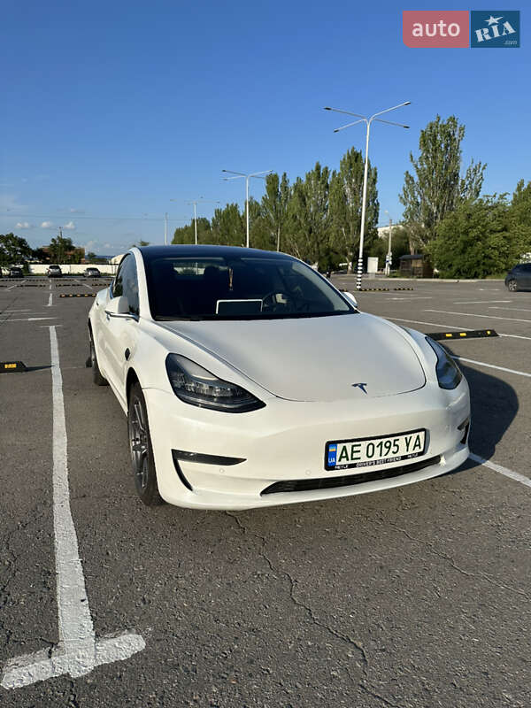 Седан Tesla Model 3 2019 в Дніпрі