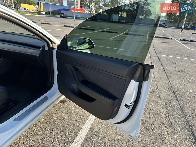 Седан Tesla Model 3 2019 в Дніпрі