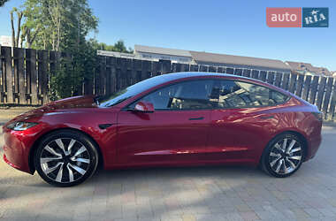 Седан Tesla Model 3 2024 в 