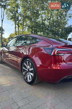 Седан Tesla Model 3 2024 в 
