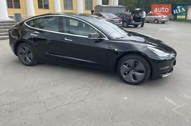 Седан Tesla Model 3 2020 в 