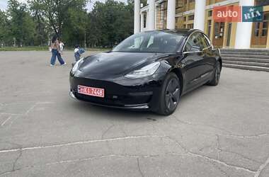 Седан Tesla Model 3 2020 в 