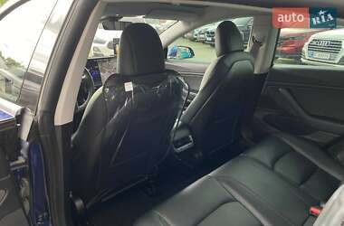 Седан Tesla Model 3 2020 в 