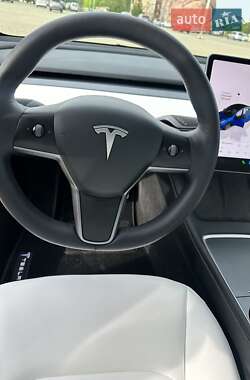 Седан Tesla Model 3 2022 в 
