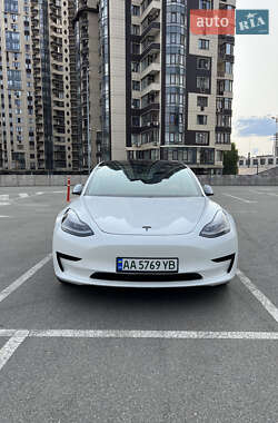 Седан Tesla Model 3 2021 в 