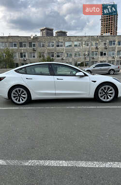 Седан Tesla Model 3 2021 в 