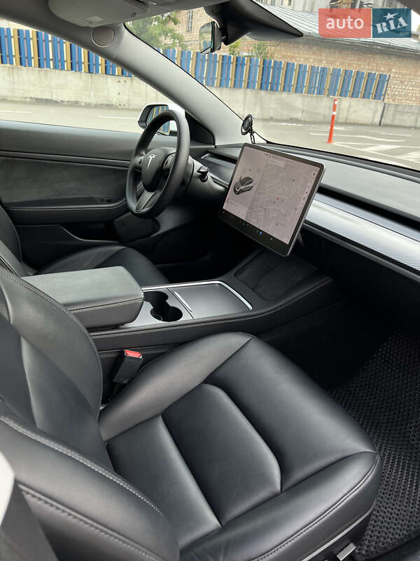 Седан Tesla Model 3 2021 в Киеве