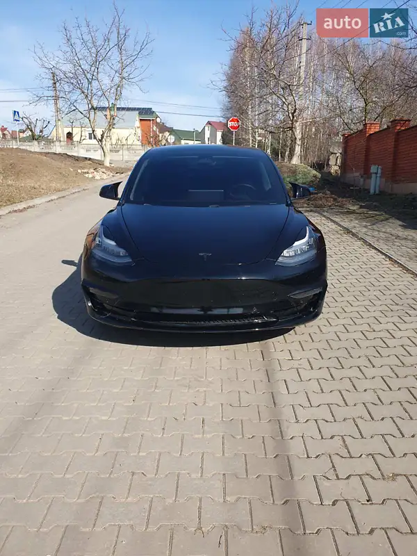 Седан Tesla Model 3 2020 в 