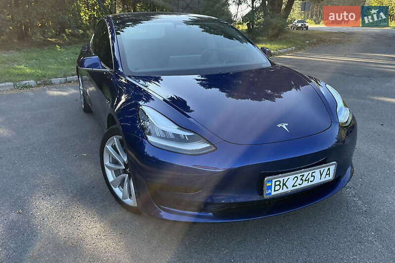 Седан Tesla Model 3 2020 в Києві