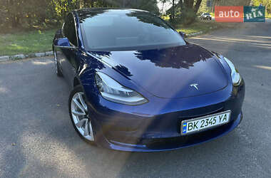 Седан Tesla Model 3 2020 в 