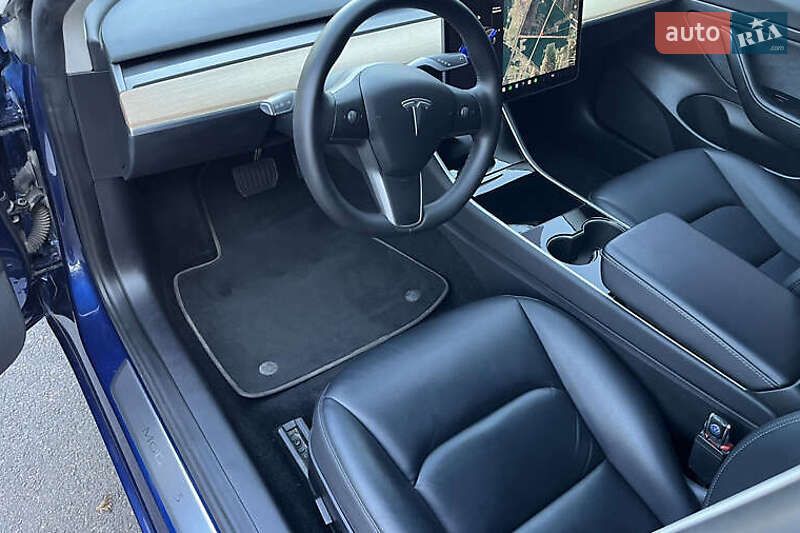 Седан Tesla Model 3 2020 в Києві