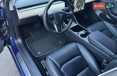 Седан Tesla Model 3 2020 в 